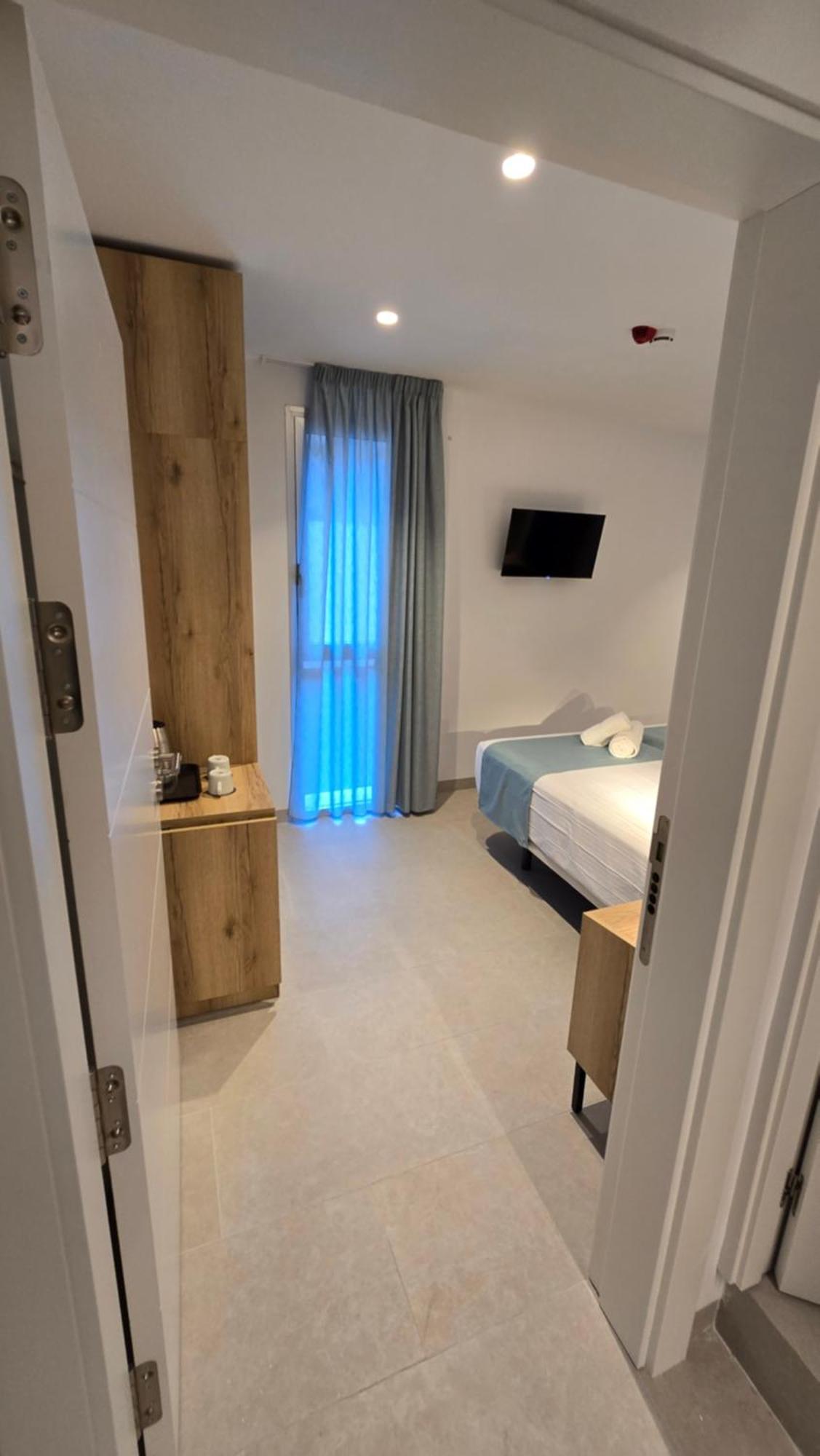 Hostal Rambla 24 By Holihome Аликанте Екстериор снимка