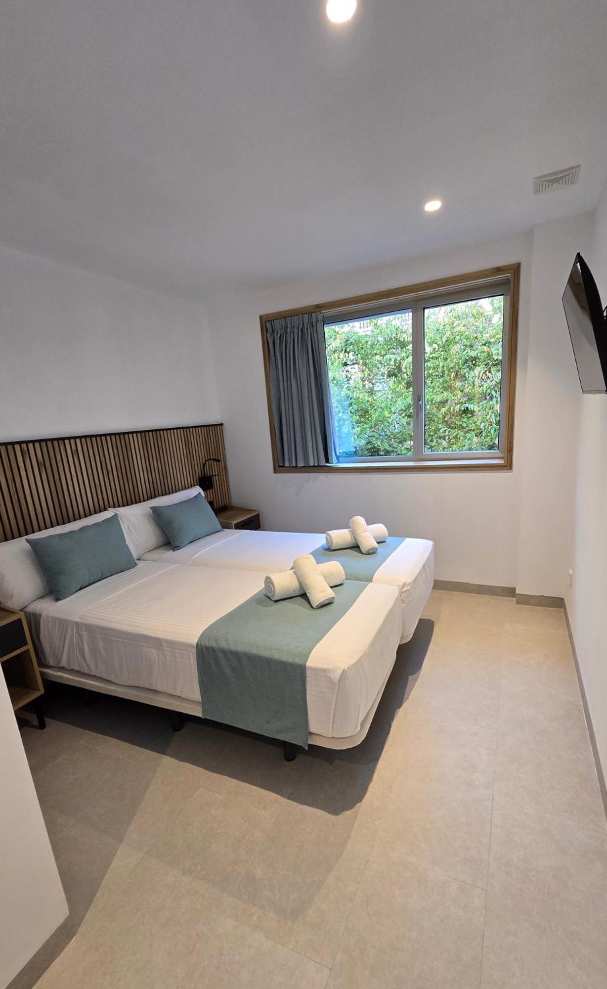 Hostal Rambla 24 By Holihome Аликанте Екстериор снимка